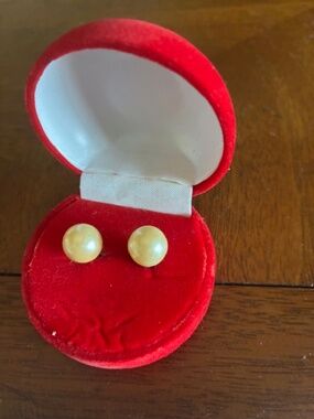 Vintage white nacre pearl stud earrings.